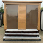 Doppelter Sanitärcontainer mit Abwassertank – WC-Container mit integriertem Fäkalientank