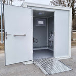 Behinderten Toilette - WC Container mit Rampe - barrierefrei